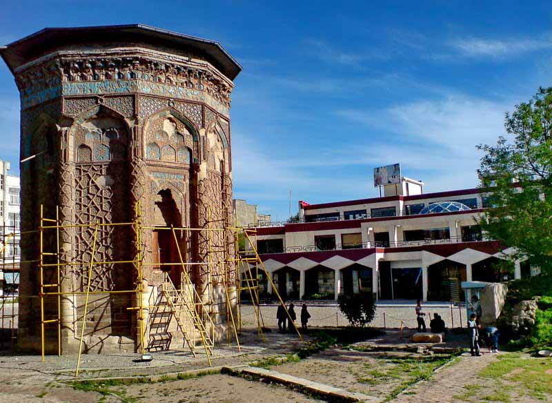 گنبد کبود مراغه